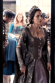 Gevherhan’s metallic silver/gold gown - MC:K, S2, Eps. 35, 38, 40, 43 Gevherhan’s metallic silver/gold gown - MC:K, S2, Eps. 35, 38, 40, 43