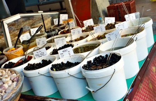  Olives, marché du jeudi, Anduze, Gard, France, 2005.