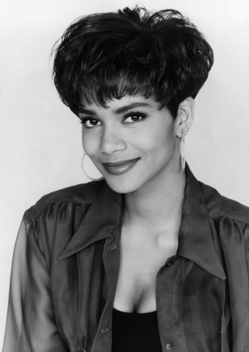 Halle Berry S Most Iconic Beauty Looks Noel Duan Halle Berry S Most Iconic Beauty Looks Noel Duan