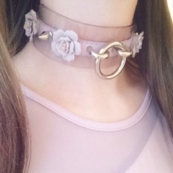 liliderochefort:  i’ll never get over how beautiful this choker is 💫 #creepyyeha #choker #collar #lavender #cute 