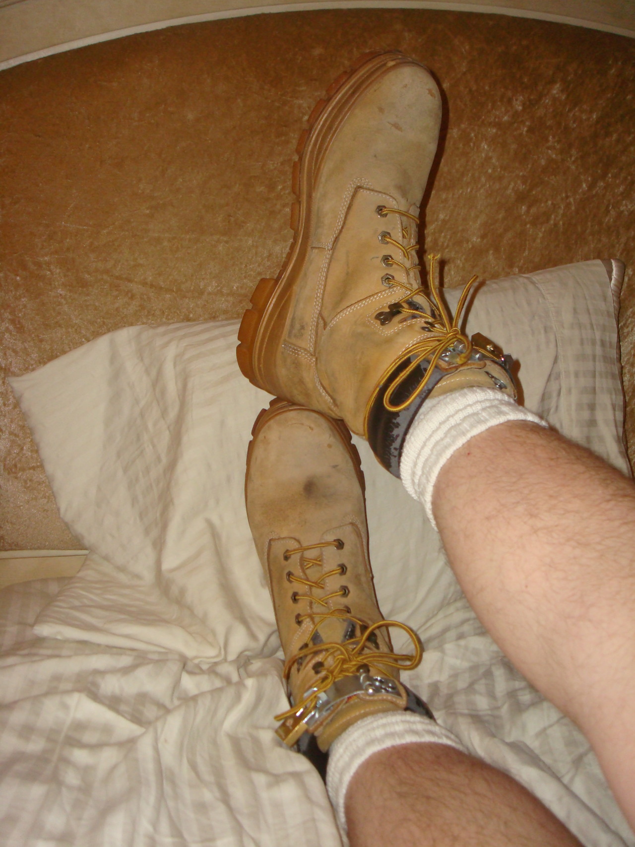 bootedskn:  gduk:  hardrubberlabour:  workergear:  padlockedshoes:  CUSTOMIZED BONDAGE