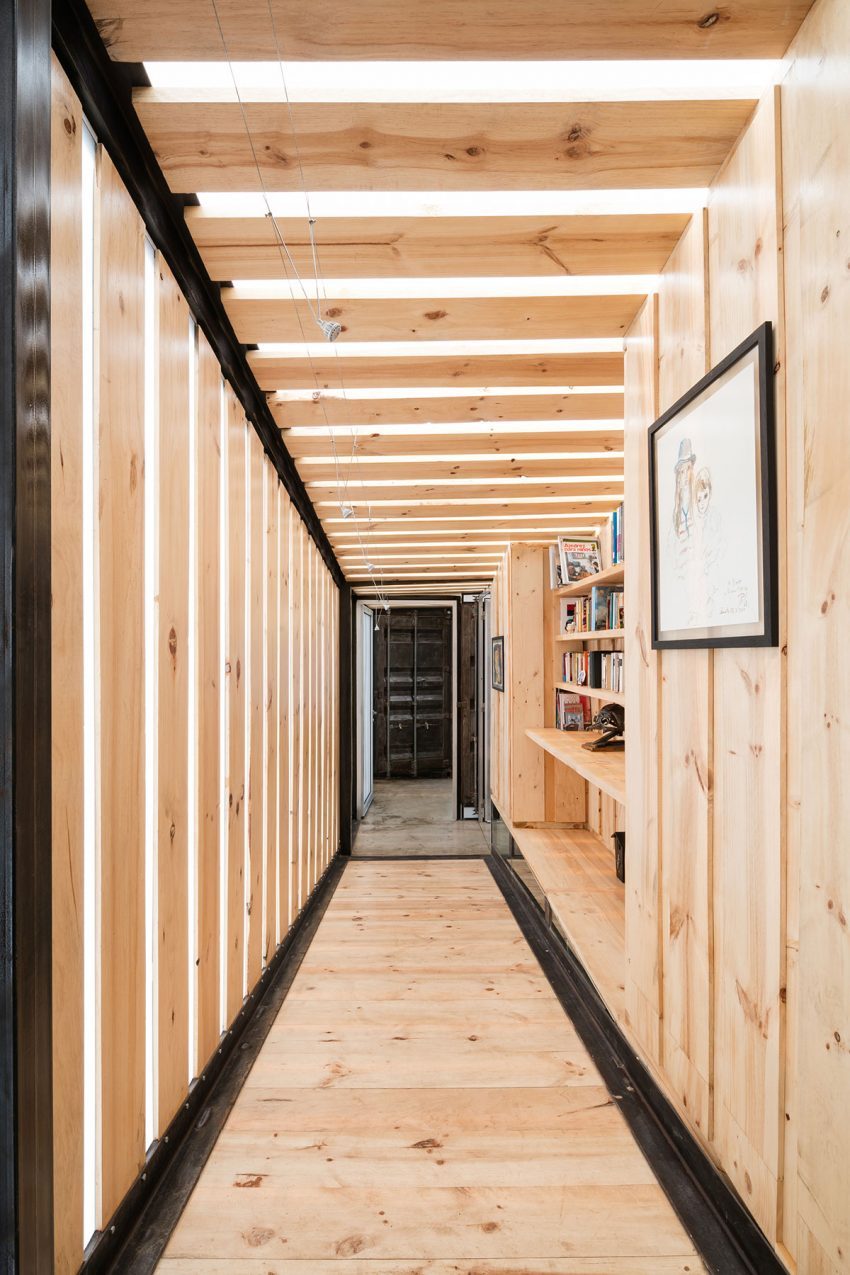architags:  Daniel Moreno Flores &amp; Sebastian Calero. RDP/ Shipping Container