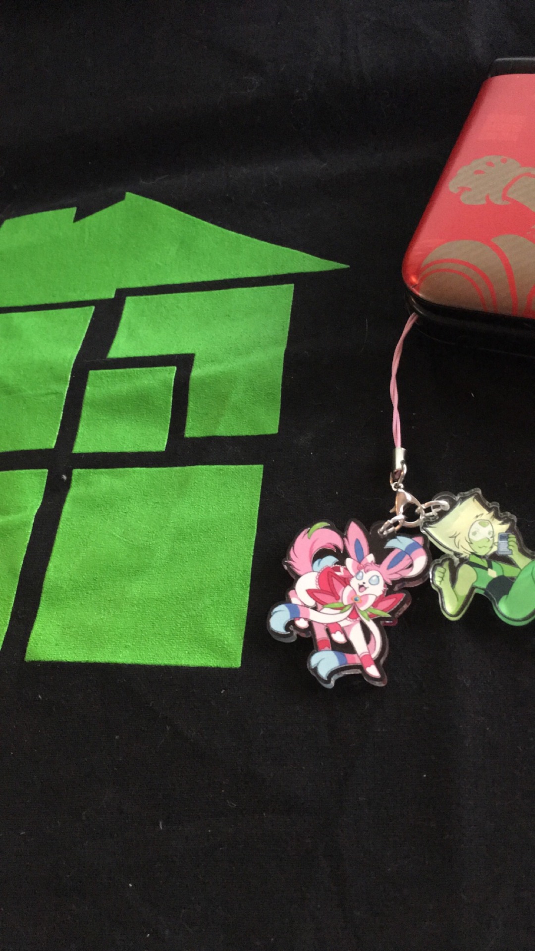 ashtyn-erlean:  @princessharumi Sylveon and the HS bag came in today!  Peri’s finally