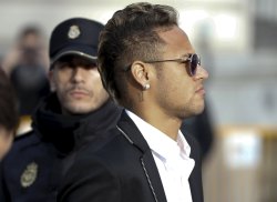 fzneymar:  02.02.2016 Neymar zur Anhörung