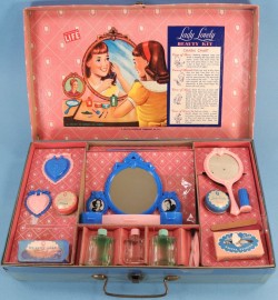 vintagetoyarchive:  TRANSOGRAM: 1951 LADY LOVELY Beauty Kit with Charm Chart 