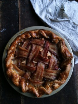 chefthisup:  Bacon lattice apple pie. Get