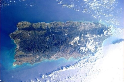 hoy-soy-feliz:sindecirnada:¿Isla del espanto? ¡NO LO CREO!ISLA DEL ENCANTOQue bonita bandera, es la 