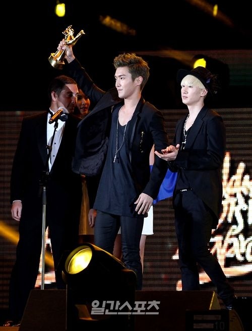 130115 OFFICIAL, GDA with Super Junior [2P] « Super Junior | EV3RLA5TING