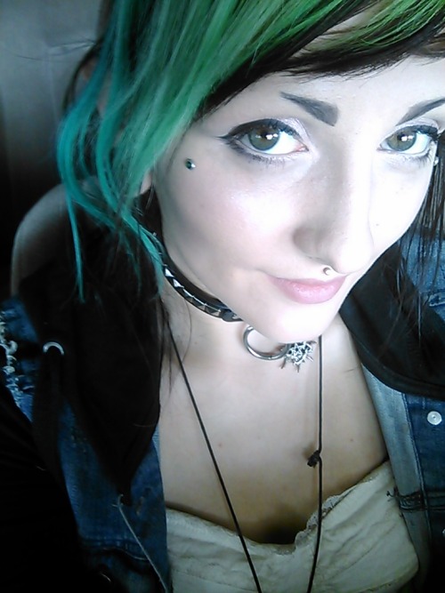 obedient-fox:  Hi new picture of me. 