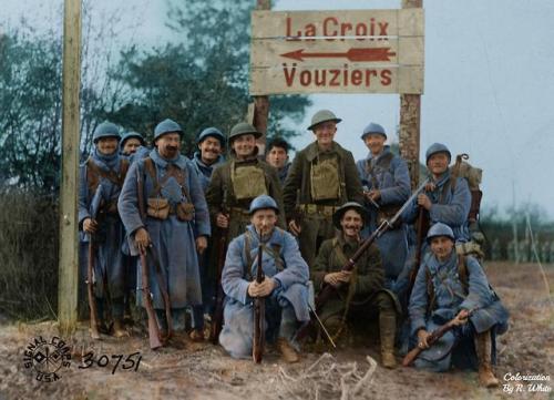 historicaltimes:French soldiers from the 5th Army pose with soldiers from the American Expeditionary
