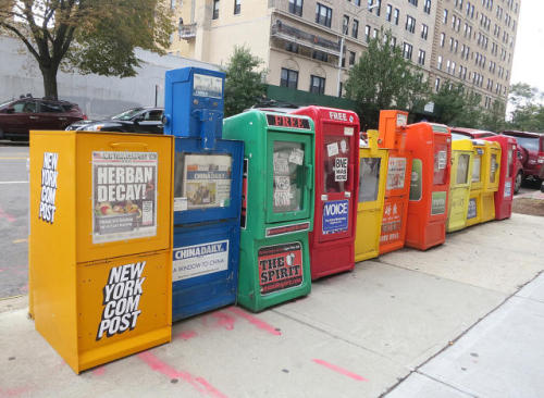 solarfuture:unconsumption: Since curbside newspaper boxes don’t get a lot of action selling pape