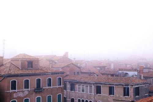 neumarc: The quietness that falls like a fresh blanket of fog. Venice. (on Flickr you can see l