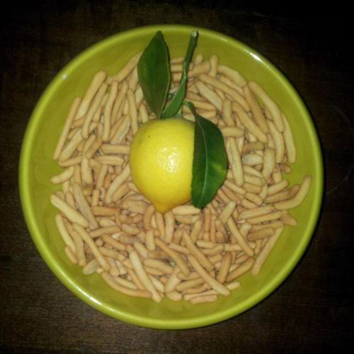 Resfriado sin ganas de subir fotos, ahí tienen unas ramitas con limón para hoy (at Tem