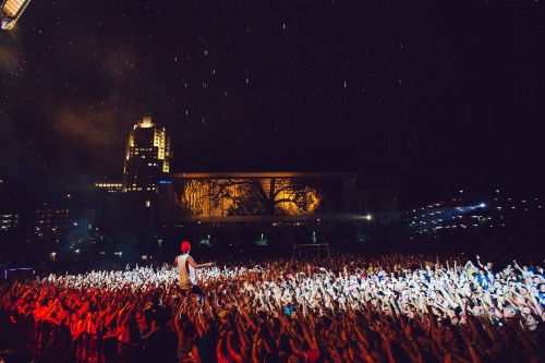 topupdatez:twentyonepilots: •• rainy raleigh, n carølina [#ERS2016]