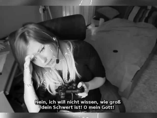 missesvlog-gifs:  Kelly aka MissesVlog “GAMER GIRL” Mehr Kelly-/MissesVlog-Gifs!