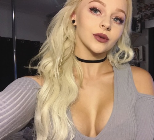 a-loverscomplaint:  Ready to hit up my favourite club @plasticmelb for tunes and vodkas! 🍻💋🎶