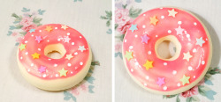theundertakersfinebooty:  ~Read my review for these adorable handmade donut squishies here~