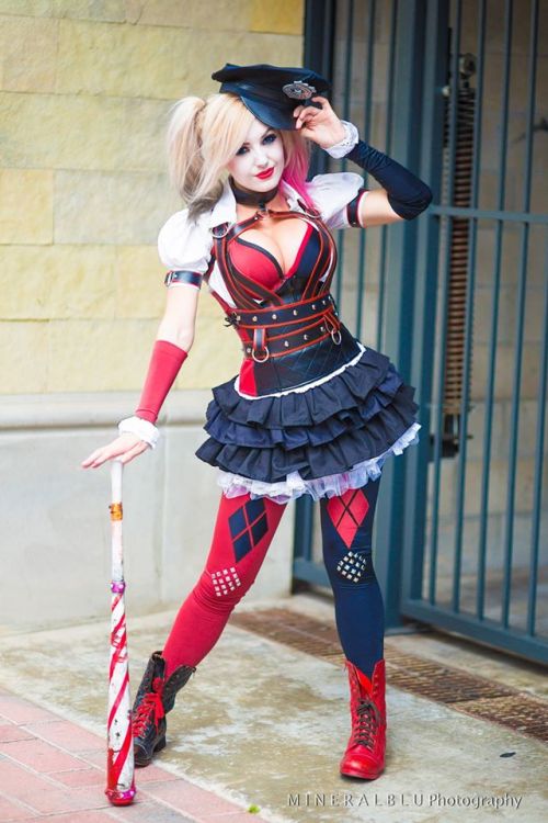 kamikame-cosplay:  Mineralblu Photography with Jessica Nigri as Harley Quinn at San Diego Comic-Con International 2014. 