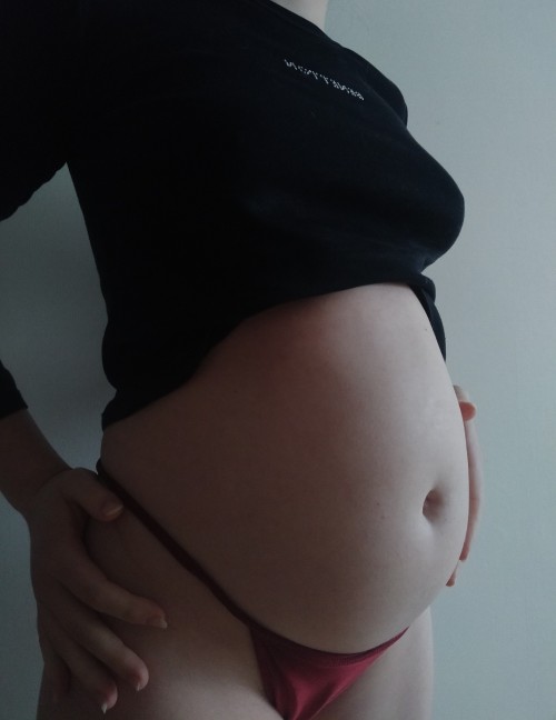 bellabloatbelly:After I stuffed myself, my underpants started to put pressure on
