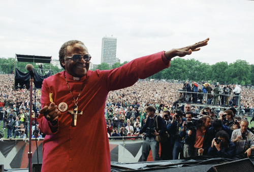 Desmond TutuBorn in 1931 in South Africa, Desmond Tutu established a career in education before tu