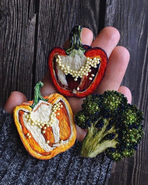 lustik:Beaded &amp; Embroidered Vegetables &amp; Food by Nemnozkho Broshka.