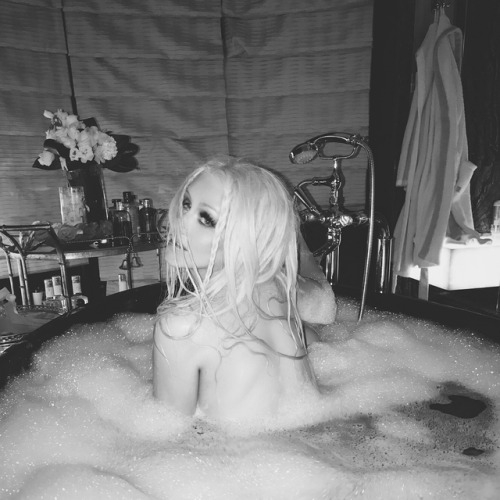 nadi-kon:wow beyonce.gif