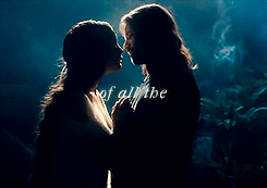 thranduils:Blue was her raiment as the unclouded heaven, but her eyes were grey as the starlit eveni