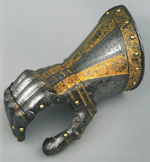 effervescentaardvark:Gauntlet for the Freiturnier, from the ‘1550’ garniture of the future Emperor M