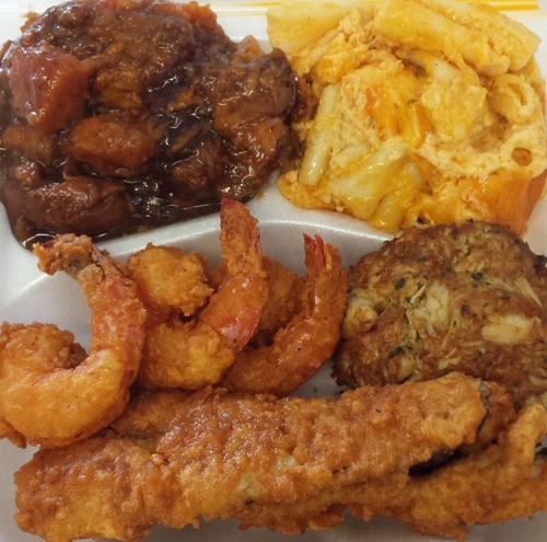 afro-arts:  Great Granns  IG: greatgranns  Baltimore, MD  CLICK HERE for more black owned businesses!   I’m going back there soon. It’s 25 minutes out my way, but I been craving some stuffed salmon