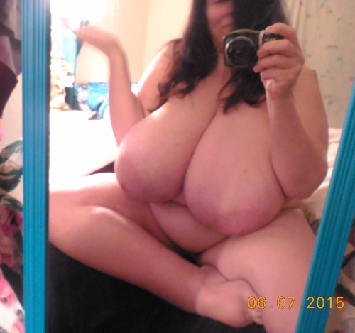 46ll:  i have soft boobs & a soft body