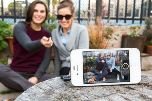 photojojo:  Snap a selfie from more than one arms length away!  The Muku Shutter Remote let’s you take photos from up to 30 feet away, right in your regular camera app (no special download required). A switch on the side let’s you toggle between iPhone