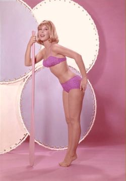 theswinginsixties:  Barbara Eden