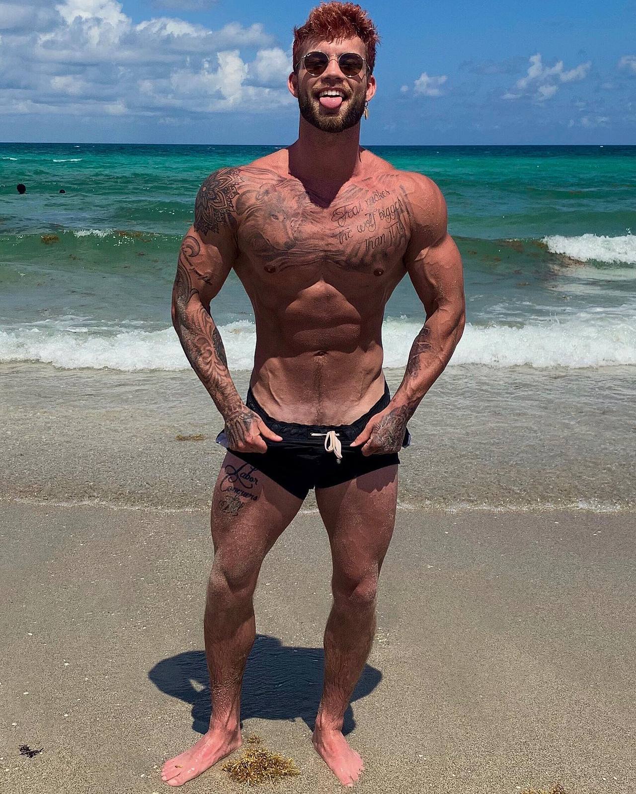 thehottestmenaround:Dustin mcneerhttps://www.instagram.com/markdmafia/