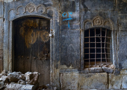 valscrapbook:  l-echappee-belle:  margadirube: snowonredearth:Old Caravanserai Door And Window, Koya, Kurdistan, Iraq by Eric Lafforgue on Flickr.   * 