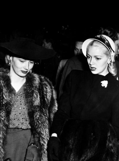 janiewyman: Veronica Lake and Lana Turner, 1940s 