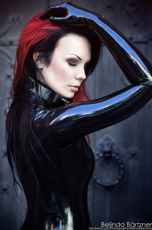 latex-passion:  Ultra shiny Starfucked