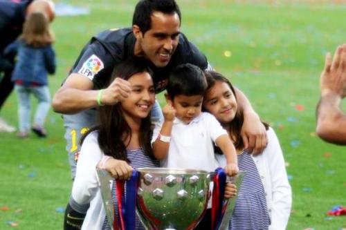 thiagito-messi: families with la liga trophy :)
