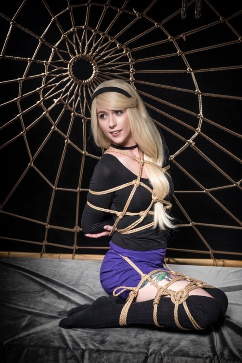 mbradfordphotography:Shots I did for a little Gwen Stacy cosplay. Rope and photo by me.