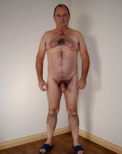 oder77:  schredinator:  The most handsome mature men at @schredinator  Donde te busco papacito