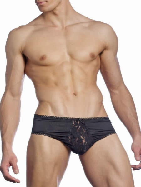 The designer underwear XDress decided to invest in lingerie male. According to the brand, the idea is to spice up the wildest sexual fantasies for men. The line includes panties, bras, sweaters … everything adaptadado for the male body. The most