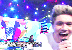   niall performing lwwy in music station      