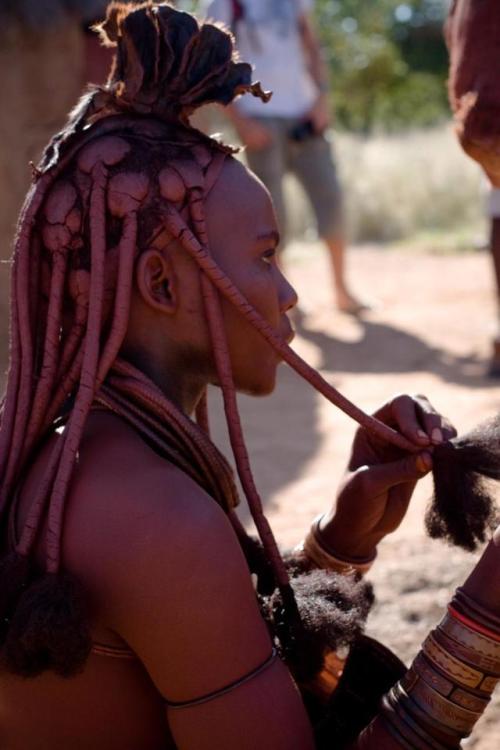 sartorialadventure:The Himba (singular: OmuHimba, plural: OvaHimba) are indigenous peoples with an e