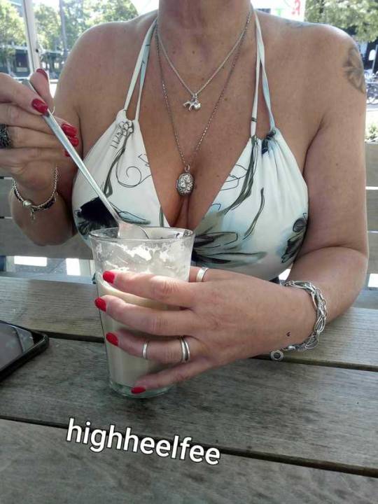 highheelfee:  Jetzt erstmal einen Latte…  😍😍😍😍😍😍