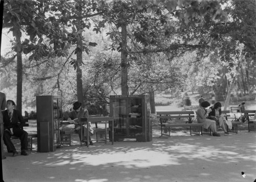 vintagelibraries:Biblioteca de Jardim (Garden Library), Lisboa, Portugal, ca. 1960. Photographer: Má