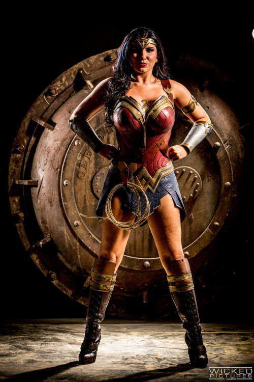ROMI RAIN - Wonder Woman