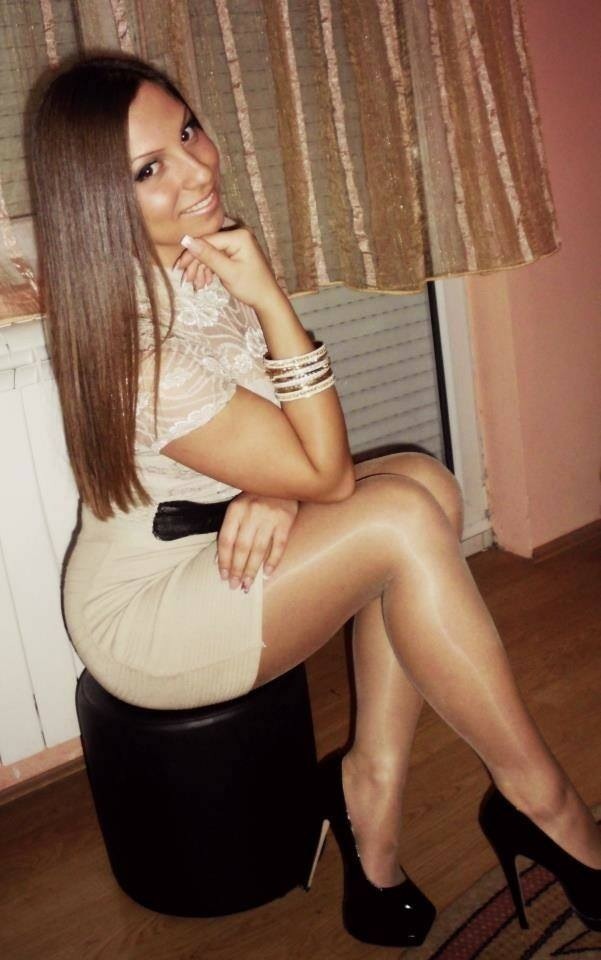 nl-pantyhose:  Amateurs in pantyhose