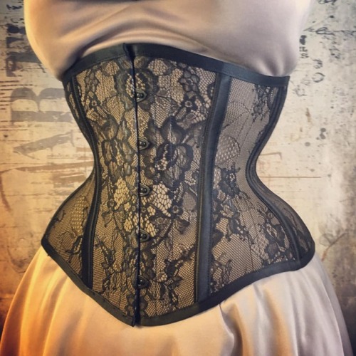 MCC5 www.mysticcitycorsets.com #steelbonedcorset #mcc5 #mysticcitycorset #curvycorset #smallwaist #m