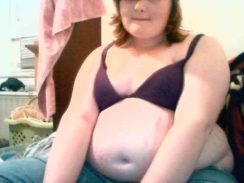 phatfeederfeedee:  derp photos. look at dat round ass face. 