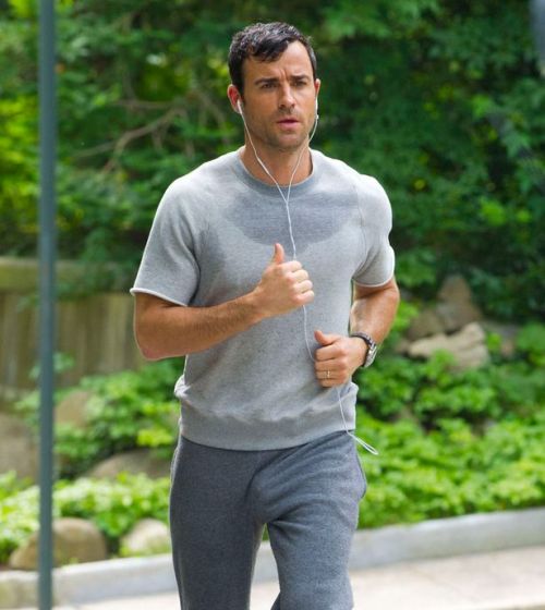 carl3s:  lumpenproles:  hombresdesnudo2:  Justin Theroux!!!  I’m not going to get anything done today, clearly.   Bulging