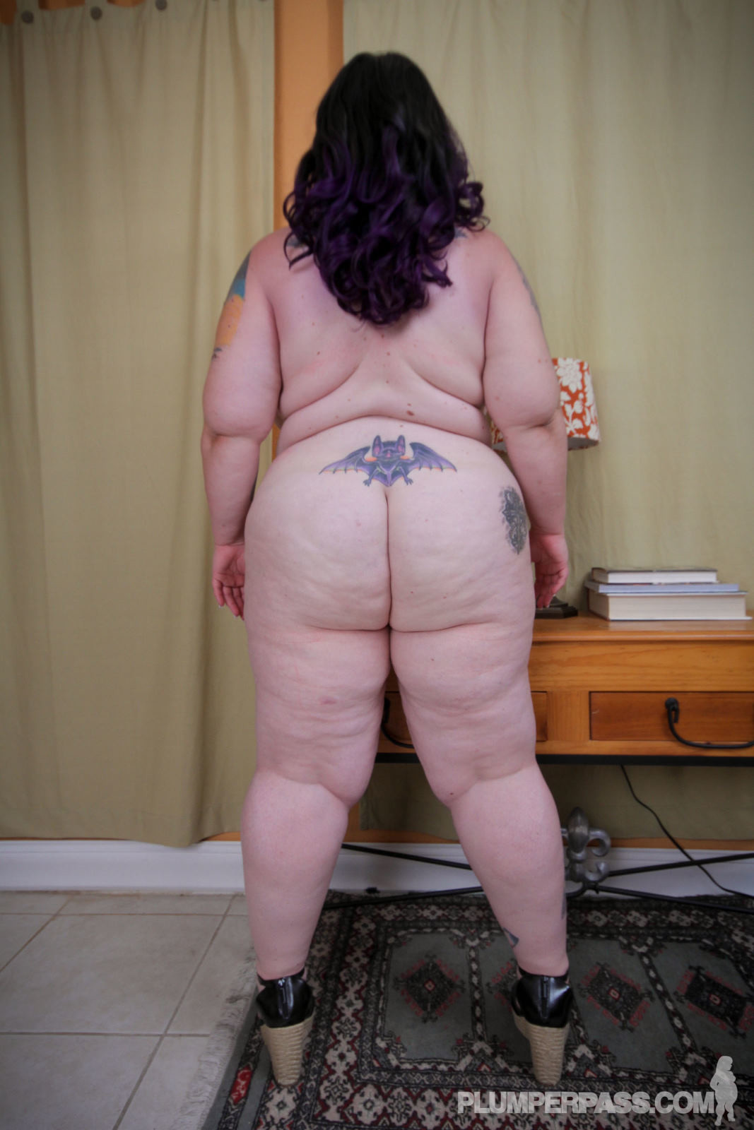 dumbolikesembig:J-Mac bangs BBW porn slut Glory Foxxx